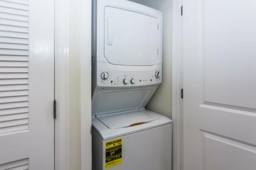 Luxury Apartment At Storey Lake (273066)