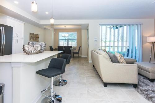 Luxury Apartment At Storey Lake (273066)