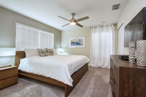 Storey Lake-5 Bedroom Townhome W/splashpool-1630st