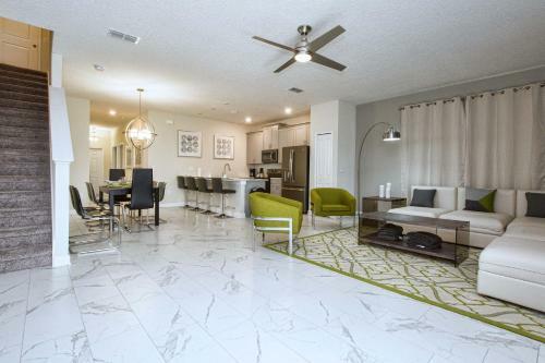 Storey Lake-5 Bedroom Townhome W/splashpool-1630st