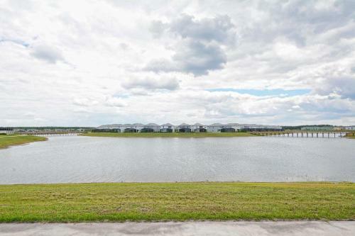 Storey Lake-5 Bedroom Townhome W/splashpool-1630st