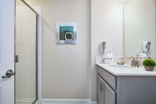 Storey Lake-5 Bedroom Townhome W/splashpool-1630st
