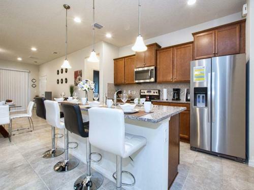 Windsor At Westside-6 Bedrooms House W/pool-3721ww
