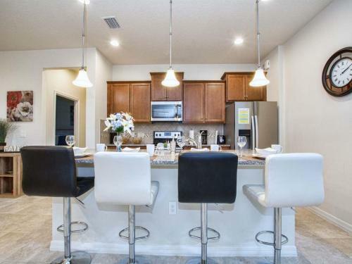 Windsor At Westside-6 Bedrooms House W/pool-3721ww
