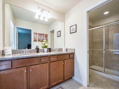 Windsor At Westside-6 Bedrooms House W/pool-3721ww