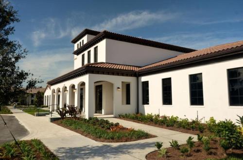 Villa Windsor At Westside 8811md
