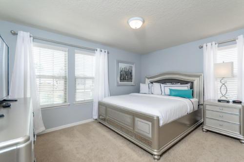 Villa Windsor At Westside 8811md