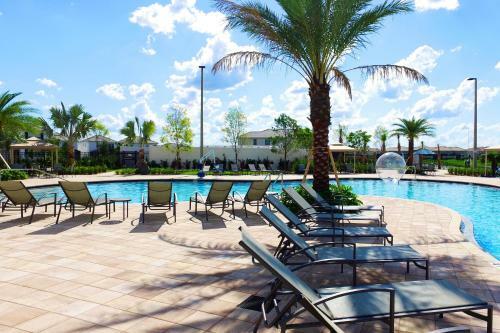 Marvelous Four Bedroom Home Close To Disney W/ Pool 4805