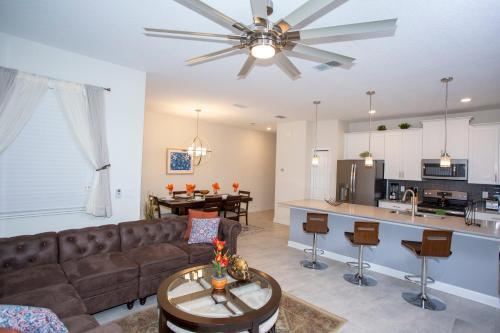 Marvelous Four Bedroom Home Close To Disney W/ Pool 4805
