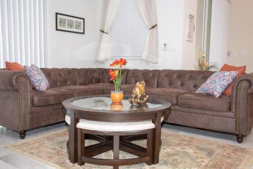Marvelous Four Bedroom Home Close To Disney W/ Pool 4805