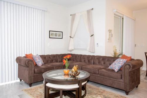 Marvelous Four Bedroom Home Close To Disney W/ Pool 4805
