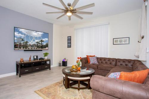 Marvelous Four Bedroom Home Close To Disney W/ Pool 4805