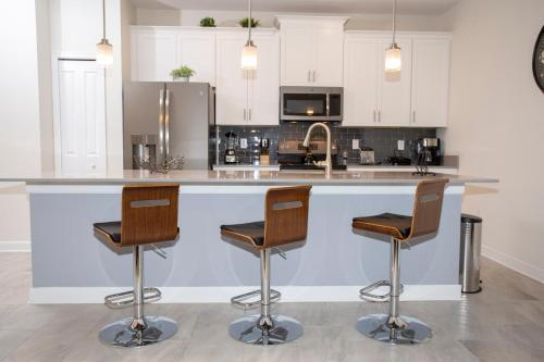 Marvelous Four Bedroom Home Close To Disney W/ Pool 4805