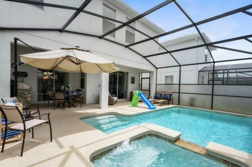 Villa Luxury 6 Bedroom Home - Storey Lake