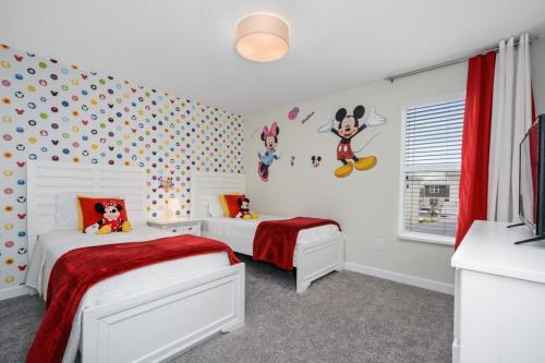 Villa Luxury 6 Bedroom Home - Storey Lake