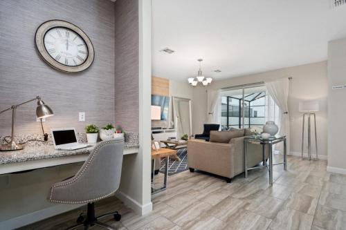 Villa Luxury 6 Bedroom Home - Storey Lake