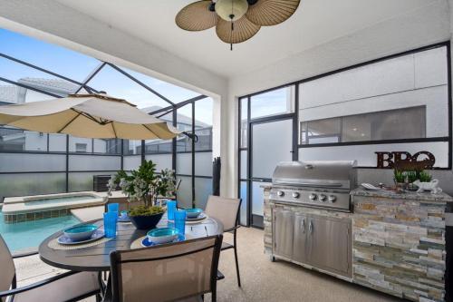 Villa Luxury 6 Bedroom Home - Storey Lake