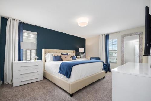 Villa Luxury 6 Bedroom Home - Storey Lake