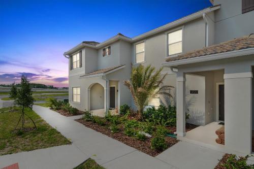Four Bedroom Family Friendly W/ Screened Pool 4908