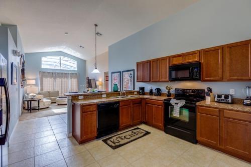 Kissimmee Villa Sleeps 8 Pool Air Con Wifi