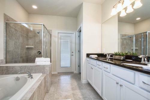 Windsor At Westside-6 Bedrooms House W/pool-3722ww