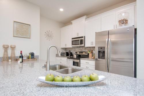 Luxury 5 Bedrooms Villa At Storey Lake