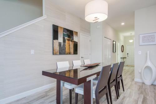 Luxury 5 Bedrooms Villa At Storey Lake
