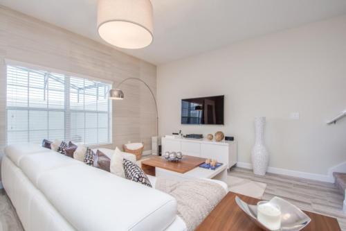 Luxury 5 Bedrooms Villa At Storey Lake