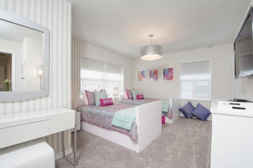 Luxury 5 Bedrooms Villa At Storey Lake