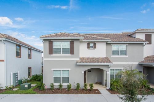 Luxury 5 Bedrooms Villa At Storey Lake