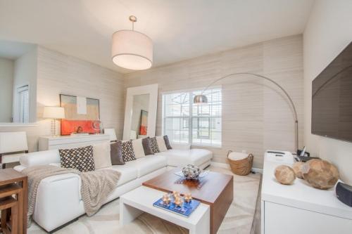 Luxury 5 Bedrooms Villa At Storey Lake