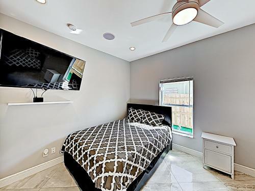 New Listing! Sumptuous Retreat Near Beach With Pool Home
