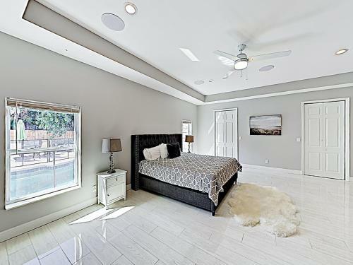 New Listing! Sumptuous Retreat Near Beach With Pool Home