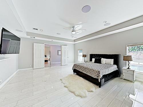 New Listing! Sumptuous Retreat Near Beach With Pool Home