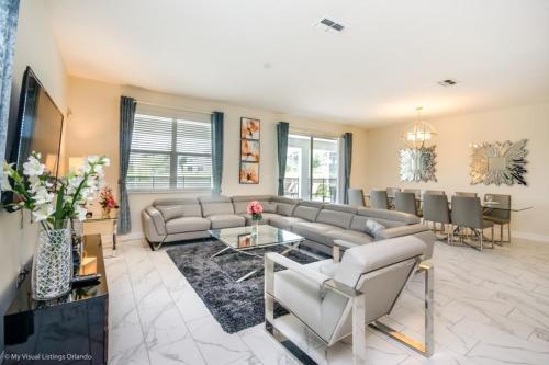 Bright & Sunny Champions Gate 8 Bedroom Villa Villa