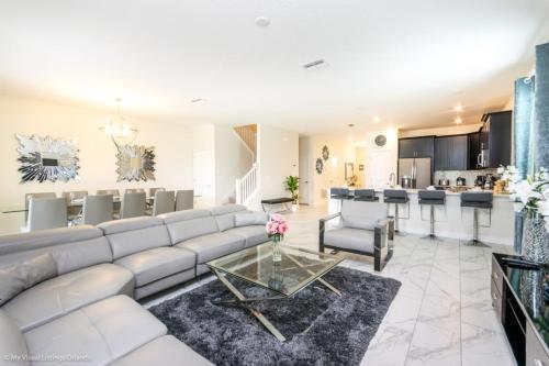 Bright & Sunny Champions Gate 8 Bedroom Villa Villa
