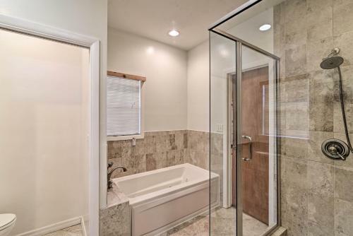 Lakefront Home With Private Pool, 13 Mi To Tampa
