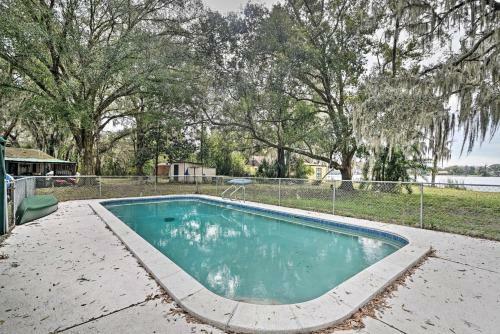 Lakefront Home With Private Pool, 13 Mi To Tampa