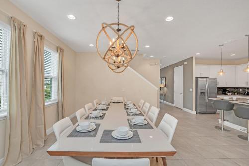 7700 Fairfax Drive
