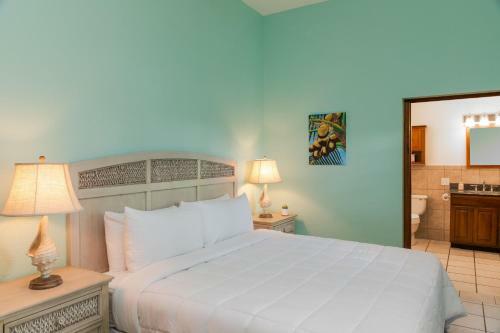 Hotel Grassy Flats Resort & Beach Club