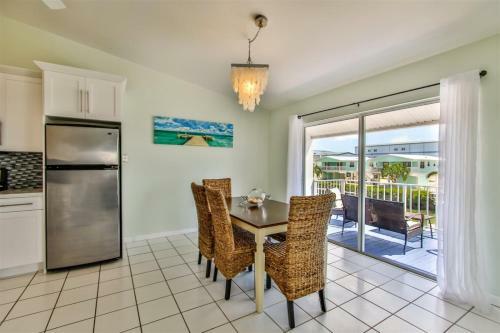 Angler's Dream 2bed/2bath Half Duplex With Private Pool & Dockage