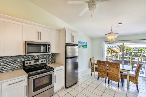 Angler's Dream 2bed/2bath Half Duplex With Private Pool & Dockage