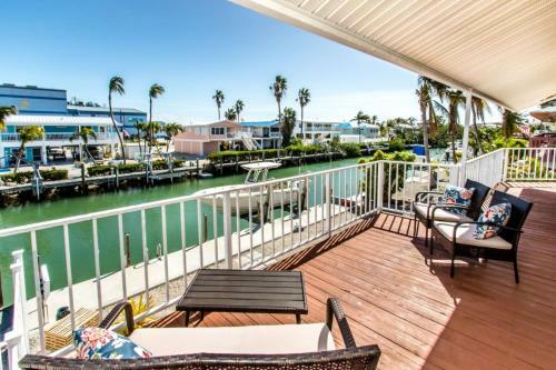 Angler's Dream 2bed/2bath Half Duplex With Private Pool & Dockage