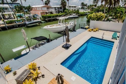 Angler's Dream 2bed/2bath Half Duplex With Private Pool & Dockage