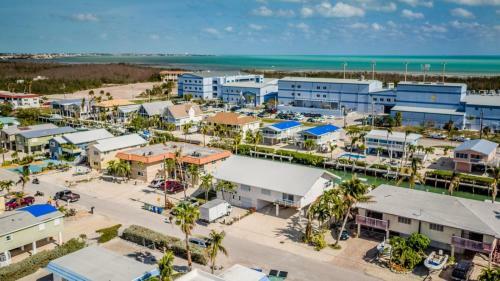 Angler's Dream 2bed/2bath Half Duplex With Private Pool & Dockage