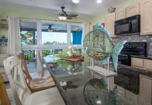 Reel Paradise 2bed 2bath Half Duplex With Brand New Private Pool, Deck & Dockage