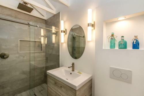 Reel Paradise 2bed 2bath Half Duplex With Brand New Private Pool, Deck & Dockage
