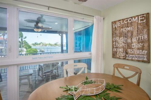 Reel Paradise 2bed 2bath Half Duplex With Brand New Private Pool, Deck & Dockage