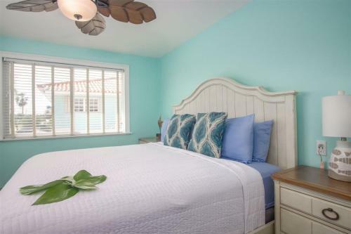 Reel Paradise 2bed 2bath Half Duplex With Brand New Private Pool, Deck & Dockage
