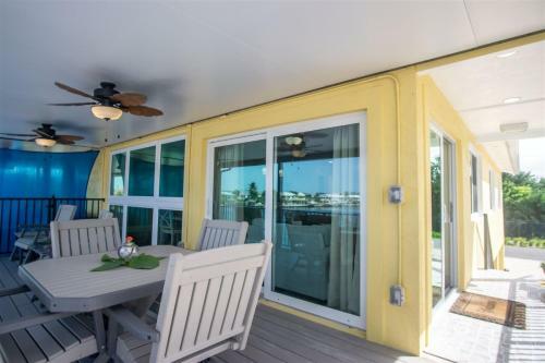 Reel Paradise 2bed 2bath Half Duplex With Brand New Private Pool, Deck & Dockage